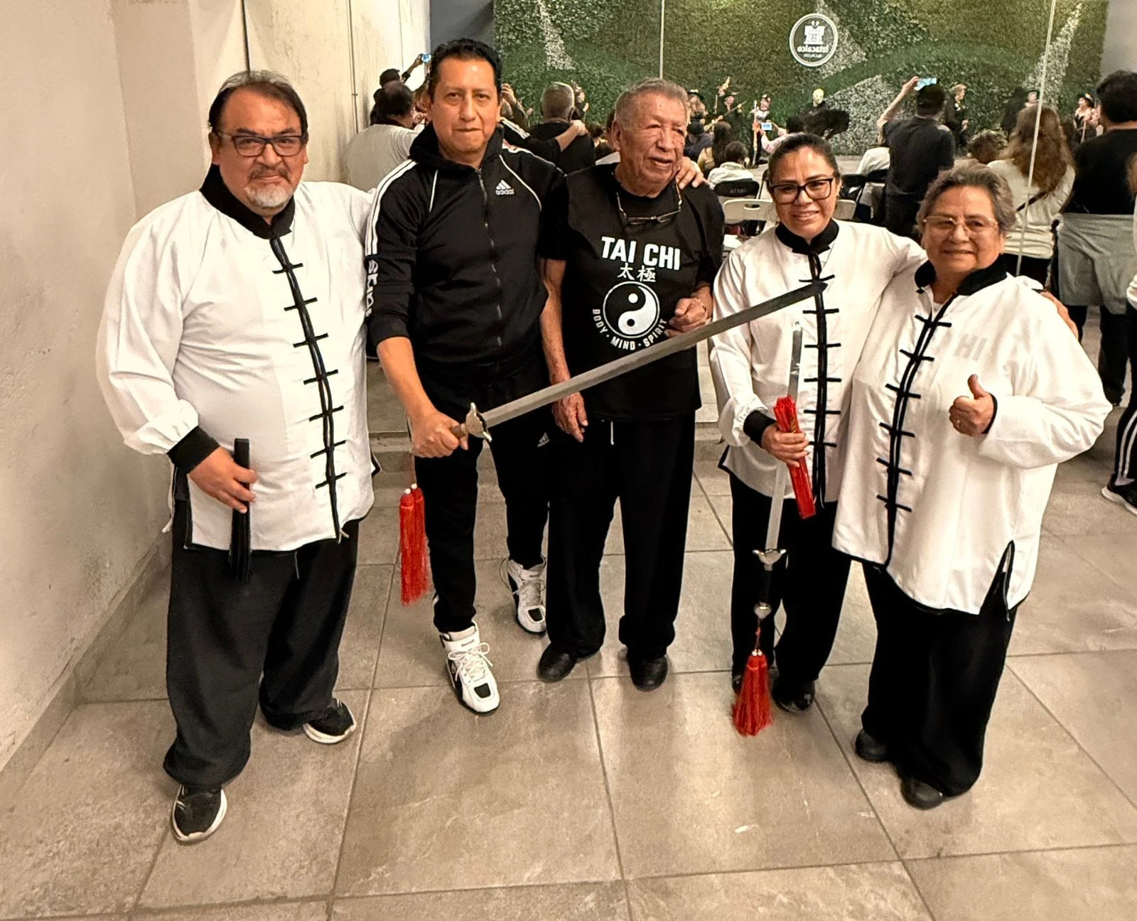 Integrantes reunidos durante un encuentro de Tai Chi